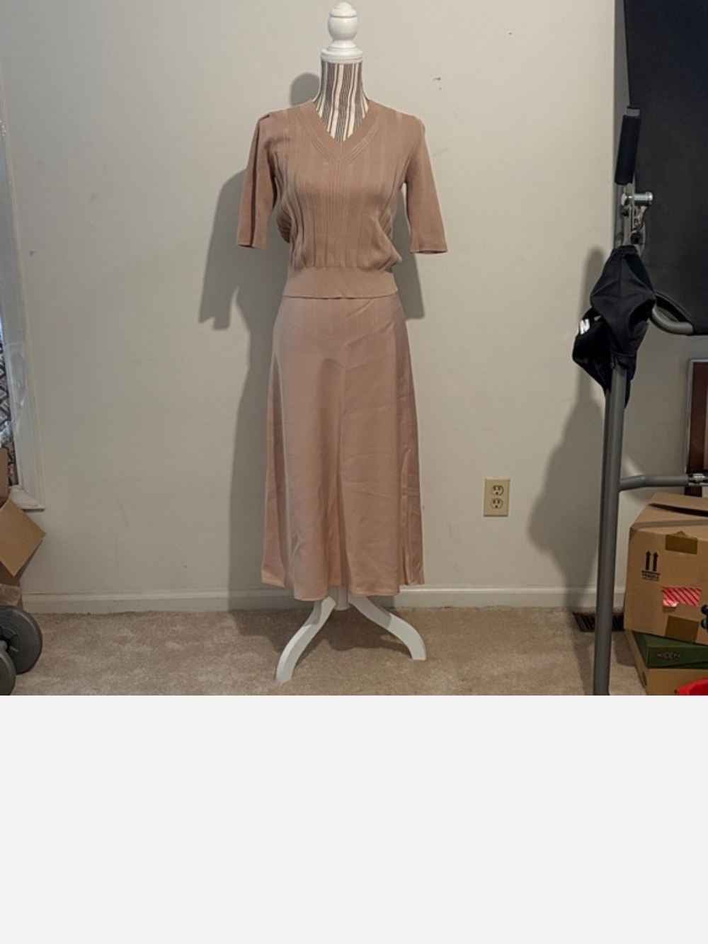 ✴️LOOKING FOR✴️Women's V-Neck Knit Top and Midi Skirt Set in Blush Size large